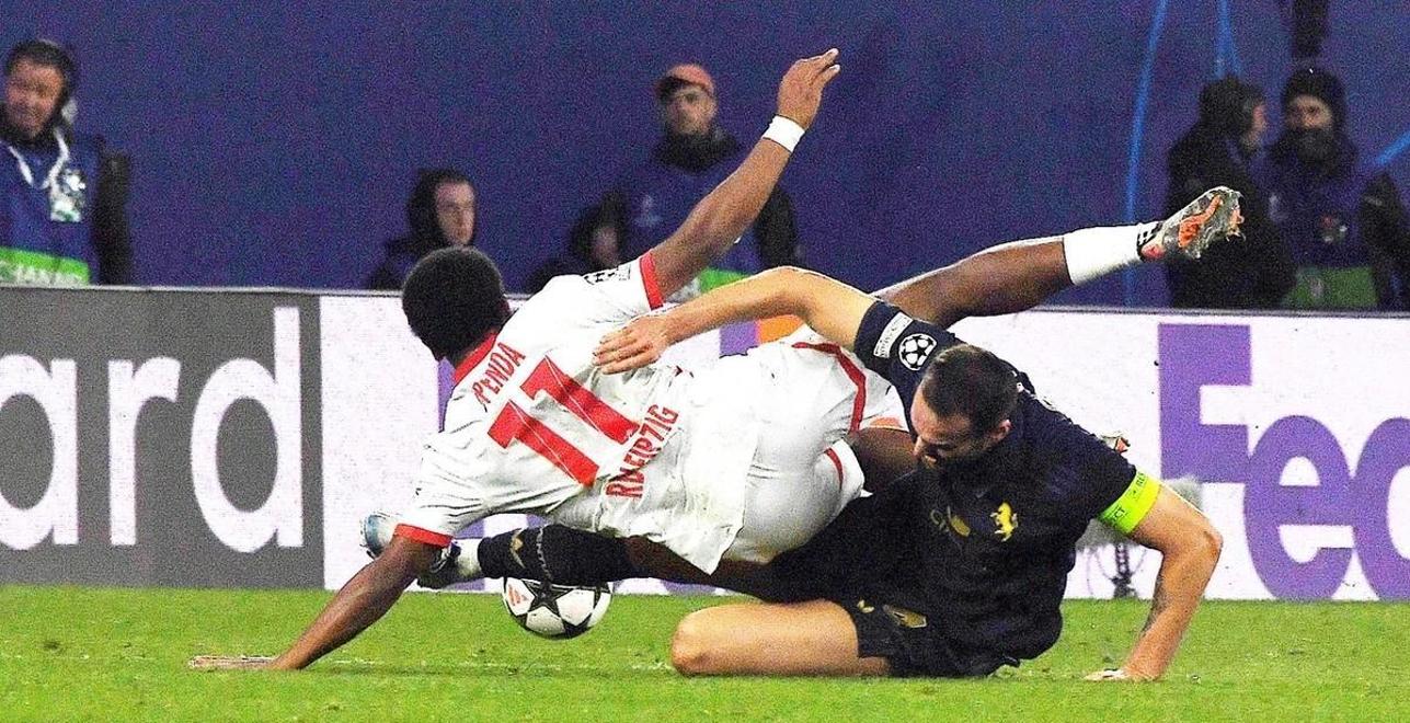 包含尤文图斯中卫因伤将缺席下一轮比赛，球队遭遇难题的词条